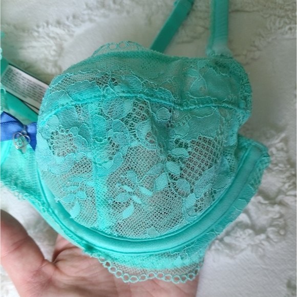 Victoria's Secret Body unlined lace demi bra 32 B - Picture 5 of 9